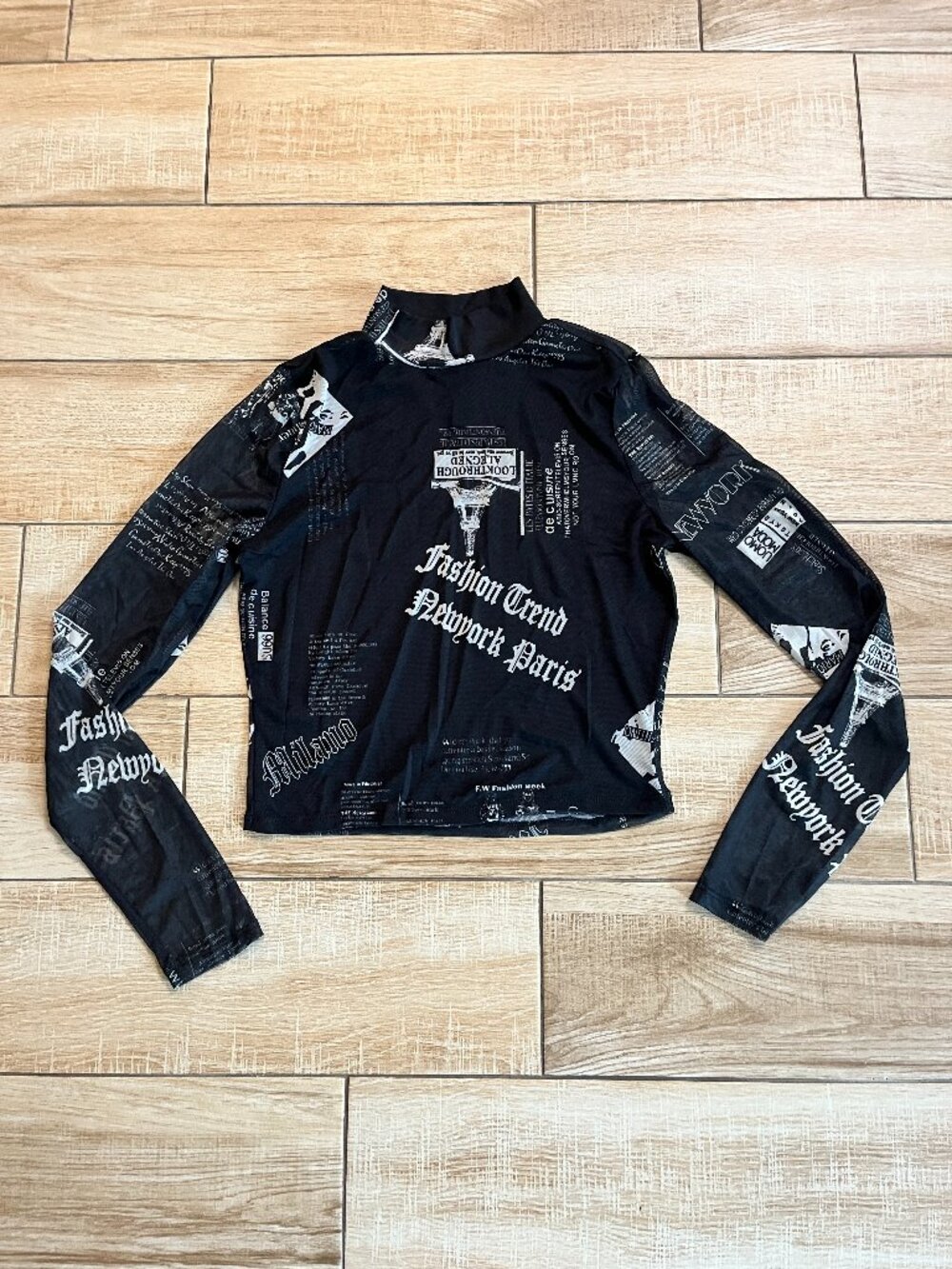Womens Just Polly Black Mesh Graphic Long Sleeve - M